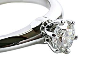 Klassische-6-Krappen-Fassung beim Tiffany Setting